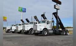 2011 KENWORTH T800 Garbage Truck, Roll Off Truck, Refuse in Waller, TX