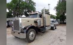 1981 PETERBILT 359EXHD Conventional - Sleeper Truck, Tractor in Tampa, FL