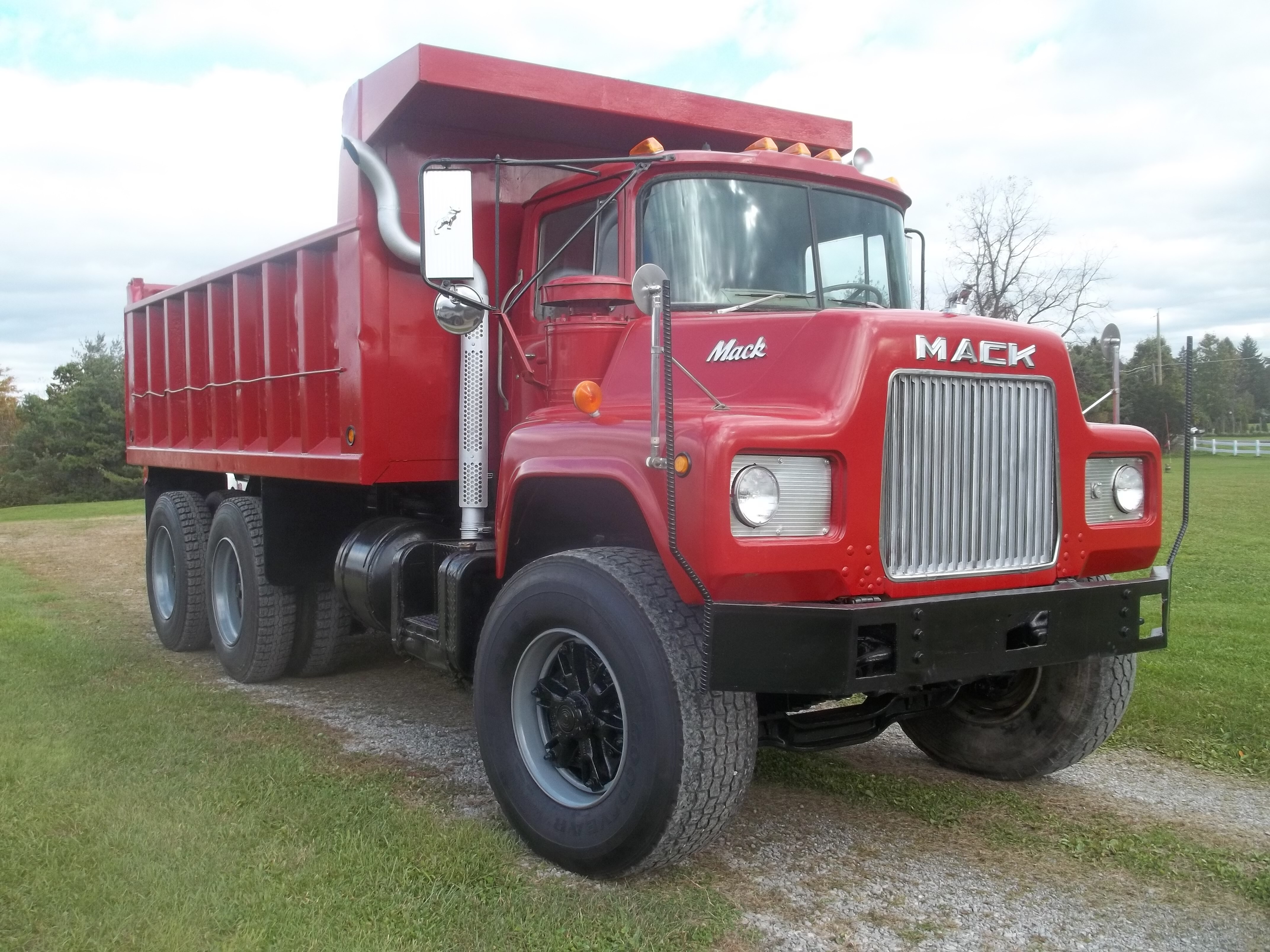 1976 Mack Truck 2026 MACK PINNACLE CIT Trucks