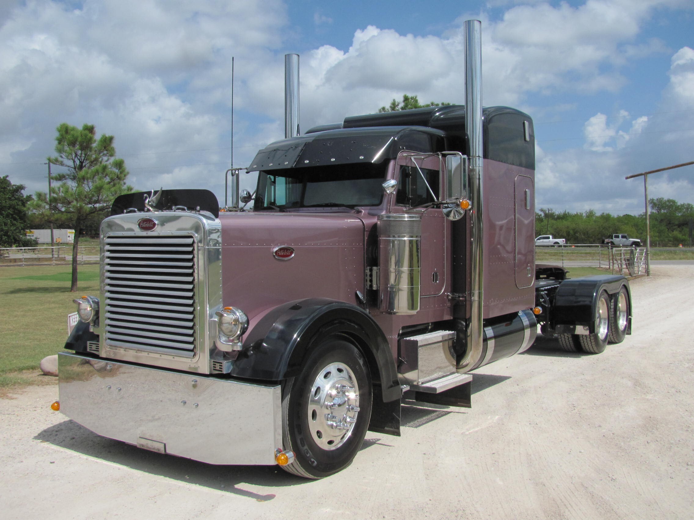 1997 Peterbilt 379 Extended Hood Trk For Sale in Burleson, TX