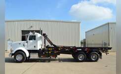 2011 PETERBILT 365 Garbage Truck, Roll Off Truck, Hooklift Truck in Waller, TX