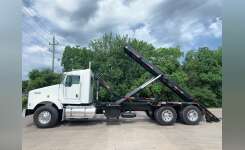 2012 KENWORTH T800 Garbage Truck, Roll Off Truck, Hooklift Truck in Waller, TX