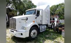 2011 Kenworth T800 Conventional - Sleeper Truck, Tractor in Tampa, FL