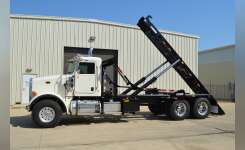 2011 PETERBILT 365 Garbage Truck, Roll Off Truck, Hooklift Truck in Waller, TX