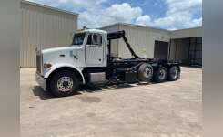 2005 PETERBILT 357 Garbage Truck, Grapple Truck, Roll Off Truck in Waller, TX