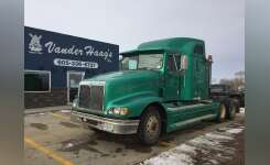 1998 INTERNATIONAL 9400 Conventional - Sleeper Truck, Tractor in Des Moines, IA