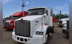 2005 KENWORTH T800 Conventional - Day Cab, Tractor in Covington, TN