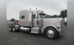 2011 PETERBILT 389 Conventional - Sleeper Truck, Tractor in Channelview, TX