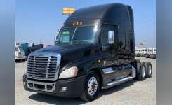 2010 FREIGHTLINER CASCADIA Conventional - Sleeper Truck, Tractor in Lathrop, CA