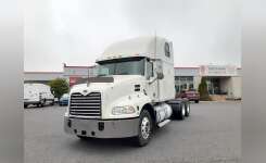 2007 MACK 600 Conventional - Sleeper Truck, Tractor in Coopersburg, PA