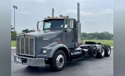 2004 KENWORTH T800 Conventional - Day Cab, Tractor in West Chicago, IL