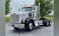 2013 KENWORTH T800 Conventional - Day Cab, Tractor in West Chicago, IL