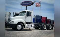 2014 FREIGHTLINER COLUMBIA Conventional - Day Cab, Tractor in Olive Branch, MS