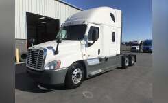 2019 FREIGHTLINER CASCADIA 125 Conventional - Sleeper Truck, Cab Chassis, Tractor in Fontana, CA