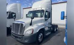 2017 FREIGHTLINER CASCADIA 125 Conventional - Day Cab, Tractor in Fontana, CA