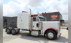 2008 PETERBILT 389 Conventional - Sleeper Truck, Tractor in Houston, TX