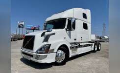 2016 VOLVO VN 630 Conventional - Sleeper Truck, Tractor in Indianapolis, IN