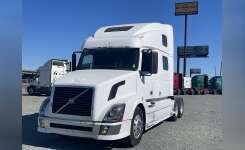 2008 VOLVO VNL780 Conventional - Sleeper Truck, Tractor in Lathrop, CA