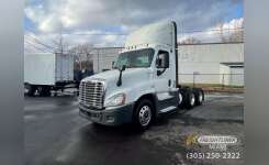 2017 FREIGHTLINER CASCADIA Conventional - Day Cab, Tractor in Hialeah, FL