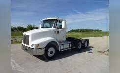 2002 INTERNATIONAL 9200 Conventional - Day Cab, Tractor in New Haven, IN