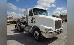 2001 INTERNATIONAL 9200 Conventional - Day Cab, Tractor in New Haven, IN