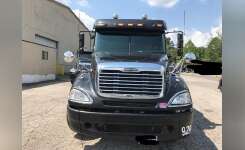 2009 FREIGHTLINER COLUMBIA 120 Conventional - Sleeper Truck, Tractor in Silverado, CA
