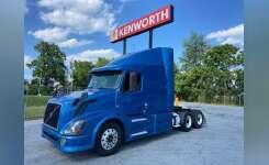 2015 VOLVO VN 630 Conventional - Sleeper Truck, Tractor in Coopersburg, PA