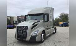 2019 VOLVO VNL760 Conventional - Sleeper Truck, Tractor in Maple Shade, NJ