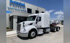 2017 PETERBILT 579 Conventional - Sleeper Truck, Tractor in Minooka, IL