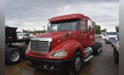 2009 FREIGHTLINER COLUMBIA Conventional - Sleeper Truck, Tractor in Covington, TN