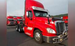 2015 FREIGHTLINER CASCADIA Conventional - Day Cab, Tractor in Elizabeth, NJ