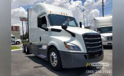 2018 FREIGHTLINER CASCADIA Conventional - Sleeper Truck, Tractor in Hialeah, FL