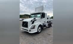 2014 VOLVO VN 630 Conventional - Day Cab, Tractor in Baltimore, MD