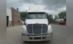 2015 FREIGHTLINER CASCADIA 113 Conventional - Day Cab, Tractor in West Newton, PA