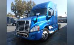 2017 FREIGHTLINER CASCADIA 125 Conventional - Sleeper Truck, Tractor in Whittier, CA