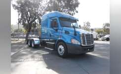 2014 FREIGHTLINER CASCADIA 113 Conventional - Sleeper Truck, Tractor in Whittier, CA