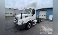 2017 FREIGHTLINER CASCADIA Conventional - Day Cab, Tractor in Hialeah, FL