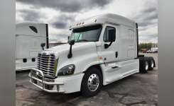 2018 FREIGHTLINER CASCADIA 125 Conventional - Sleeper Truck, Tractor in Youngstown, OH