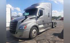 2019 FREIGHTLINER CASCADIA 126 Conventional - Sleeper Truck, Tractor in Youngstown, OH
