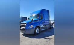 2020 FREIGHTLINER CASCADIA 126 Conventional - Sleeper Truck, Tractor in Burr Ridge, IL