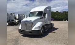 2017 KENWORTH T680 Conventional - Sleeper Truck, Tractor in Tampa, FL