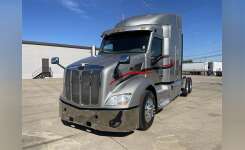 2017 PETERBILT 579 Conventional - Sleeper Truck, Tractor in Dallas, TX