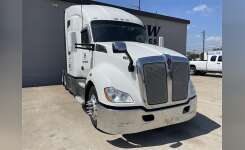 2017 KENWORTH T680 Conventional - Sleeper Truck, Tractor in Fresno, CA