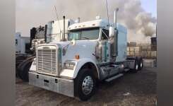 2006 FREIGHTLINER FLD120 Conventional - Sleeper Truck, Tractor in Little Rock, AR