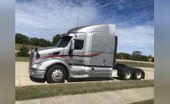 2017 PETERBILT 579 Conventional - Sleeper Truck, Tractor in Fontana, CA