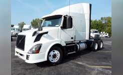 2014 VOLVO VN 630 Conventional - Sleeper Truck, Tractor in Hilliard, OH