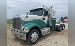 2001 INTERNATIONAL 9900 Conventional - Sleeper Truck, Tractor in Montgomery City, MO