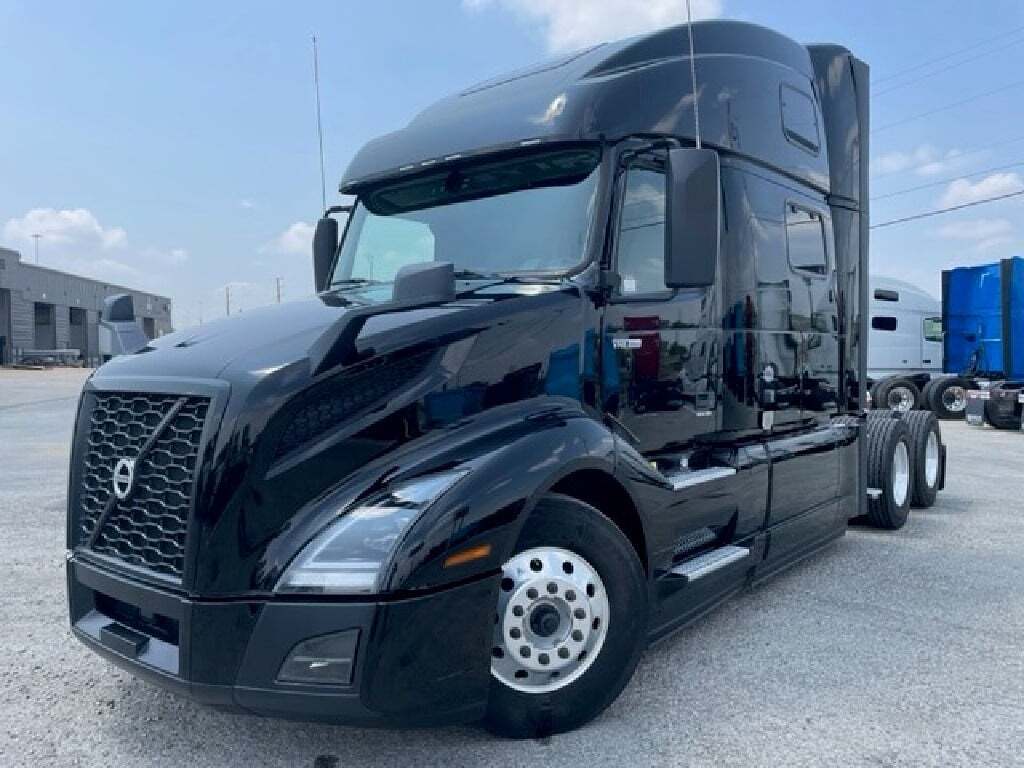 Used 2023 Volvo VNL64T860 For Sale in Romulus, MI 5026814779
