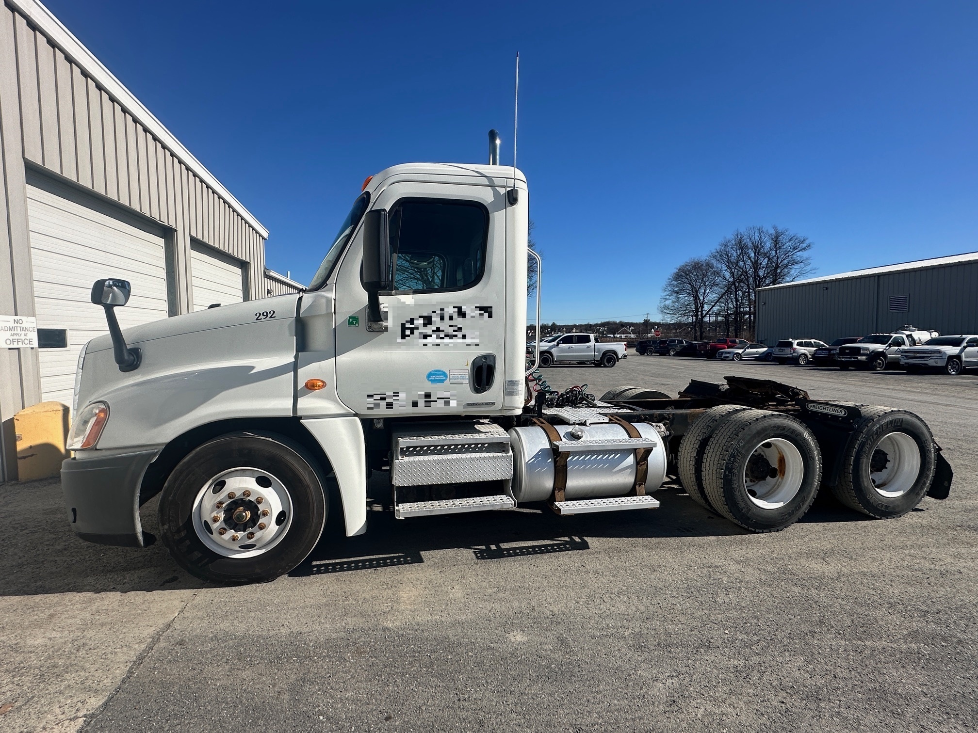 Used 2009 Freightliner Cascadia For Sale in Wind Gap, PA 5030543726