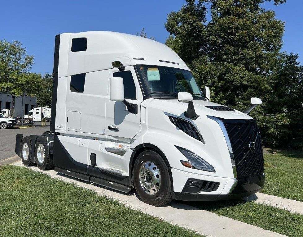 Photo of a 2025 Volvo VNL64T860